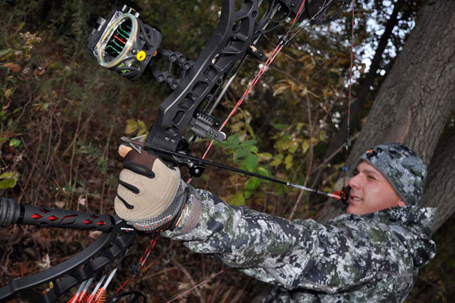 shoot-your-bow-with-your-hunting-clothes